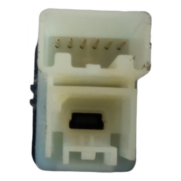 Conector Usb Auxiliar Chevrolet Onix 1.4 Lt 2013