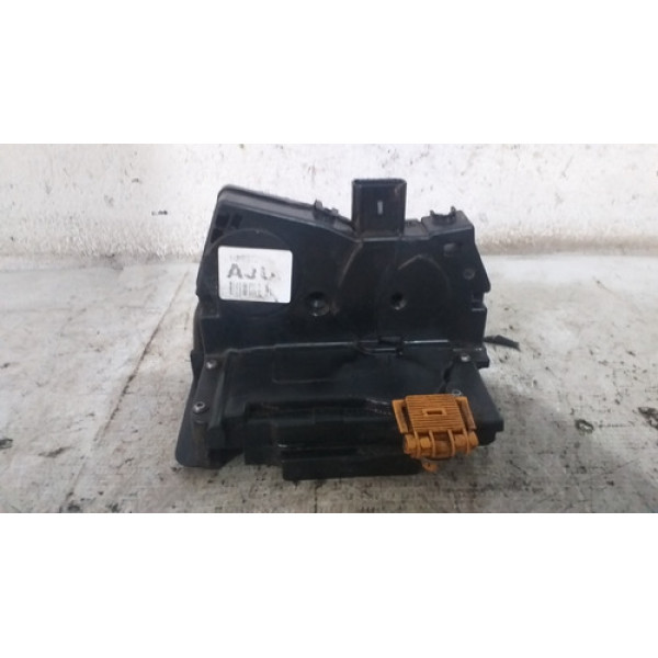 Fechadura Da Porta Traseira Direito  Onix 2015