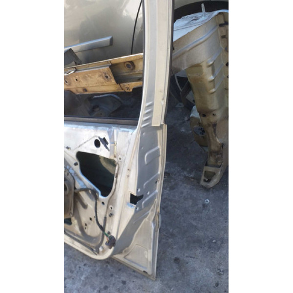 Porta Dianteira Direita Do Peugeot 207 4p Com Detalhes