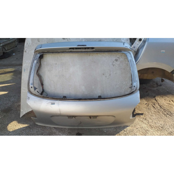 Tampa Traseira Do Peugeot 206 2003 Com Detalhes